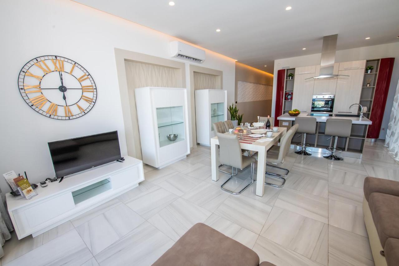 Artist Terrace Apartment *